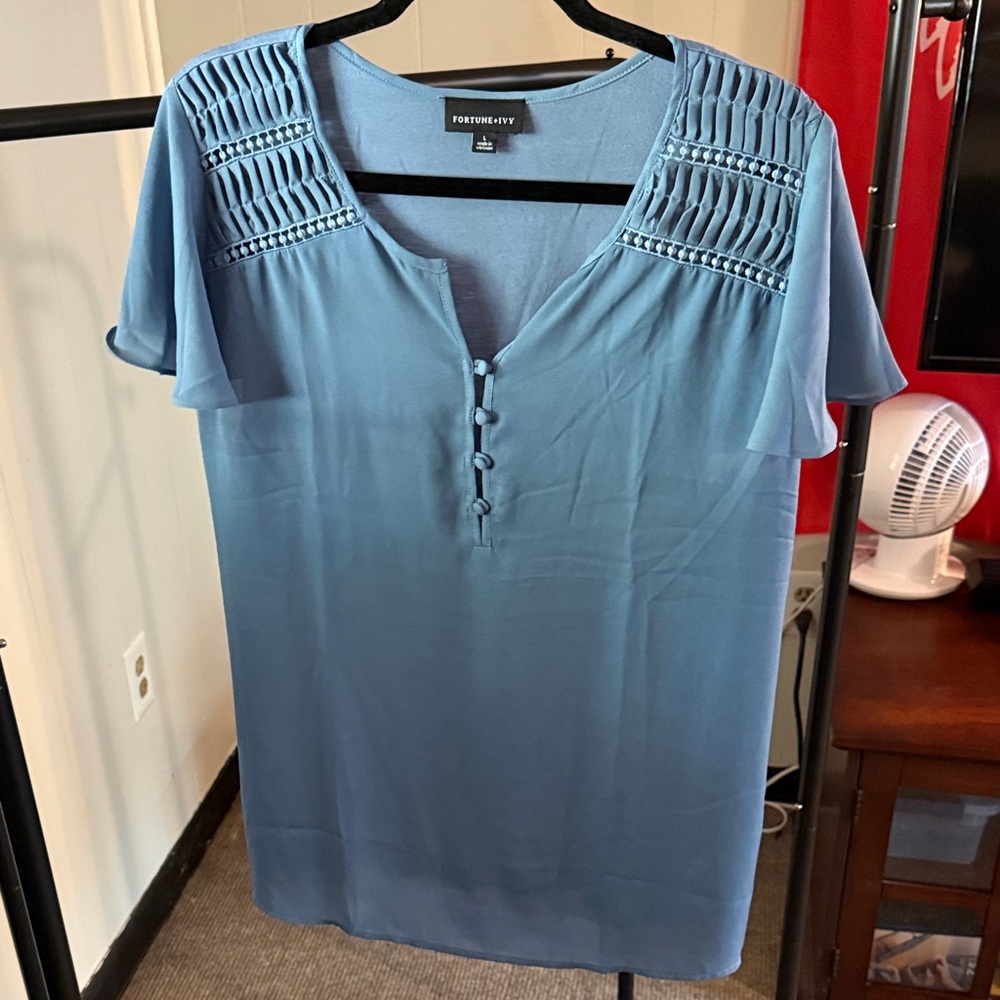 Fortune + Ivy Blue Button Front Blouse size L